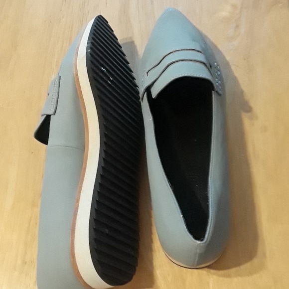 Shoes - Picture 2 of 5